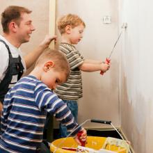 Familie renoviert einen Altbau Familie renoviert einen Altbau