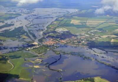 Durch Hochwasser überflutete Landschaft Durch Hochwasser überflutete Landschaft
